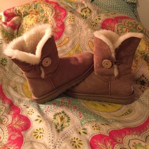 UGG Woman's Bailey Button Boots