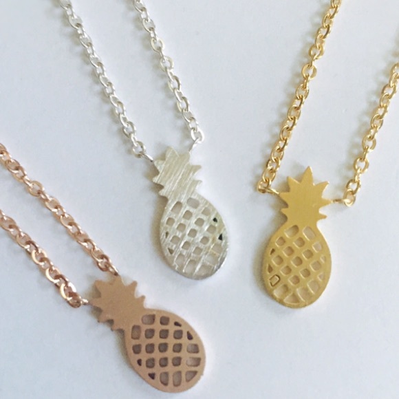 Delicate pineapple STAINLESS STEEL necklace - Picture 4 of 9