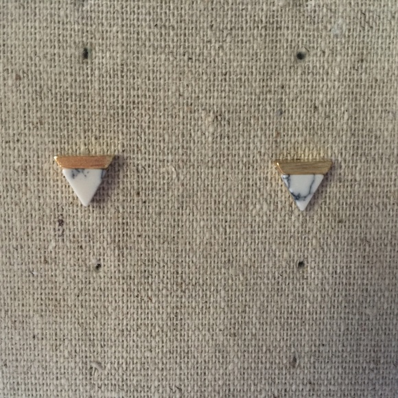 LAST PAIR•MARBLE PYRAMID STUDS• - Picture 3 of 3