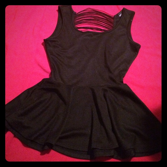 Black top with adorable back