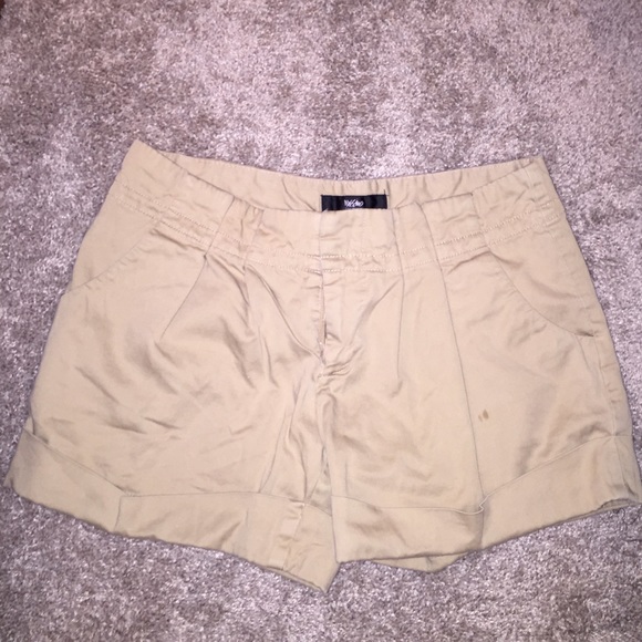 KHAKI SHORTS