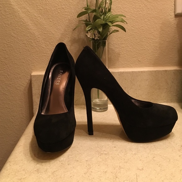 Black suede platform pumps:: size 7