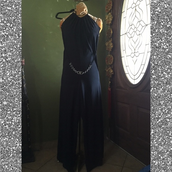 Black jumpsuit with a cute chain in the front