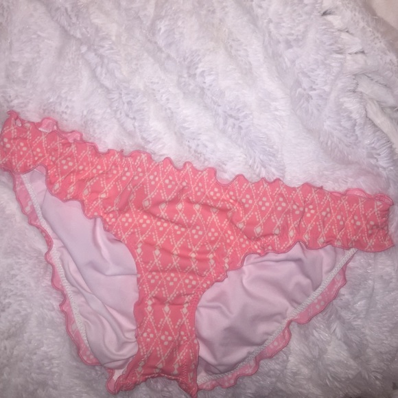 THE RUFFLE CHEEKY! VICTORIA SECRET!