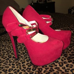 Red platform pumps