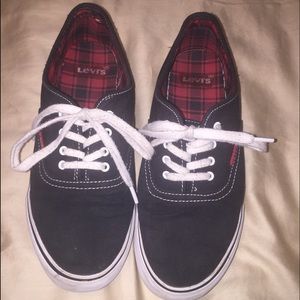 ❗️LOWEST I WILL GO❗️Levis Black Low Top Sneakers