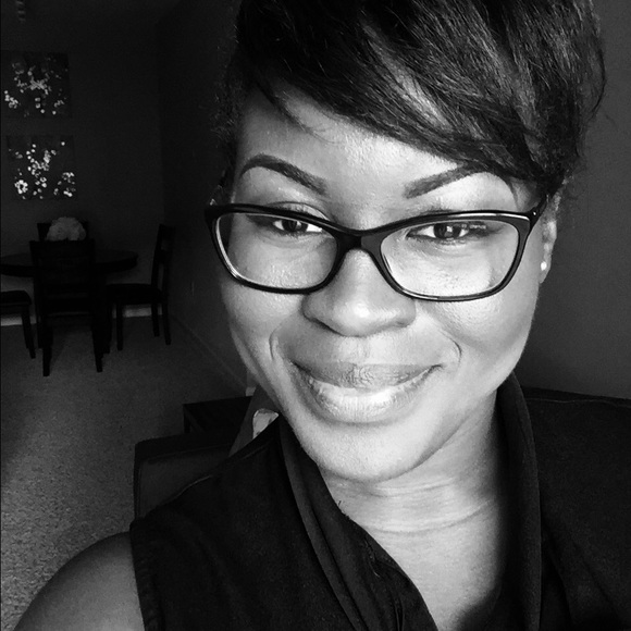 Meet your Posher, Elizabeth