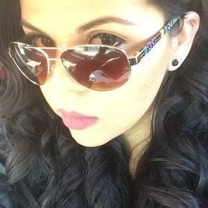 Meet your Posher, Anahy