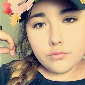 Meet your Posher, Anahi