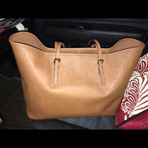 Michael Kors Jet Set- Multi Function  Luggage Tote