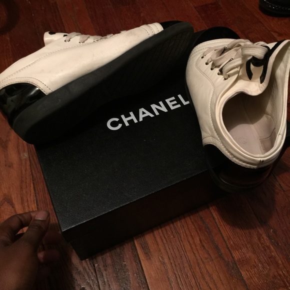 Signature Chanel Sneaker - Picture 3 of 3