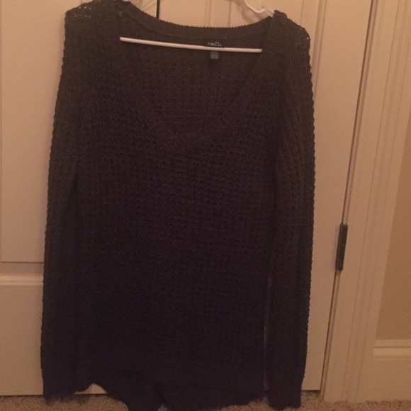 Gray, holed sweater - Picture 1 of 1