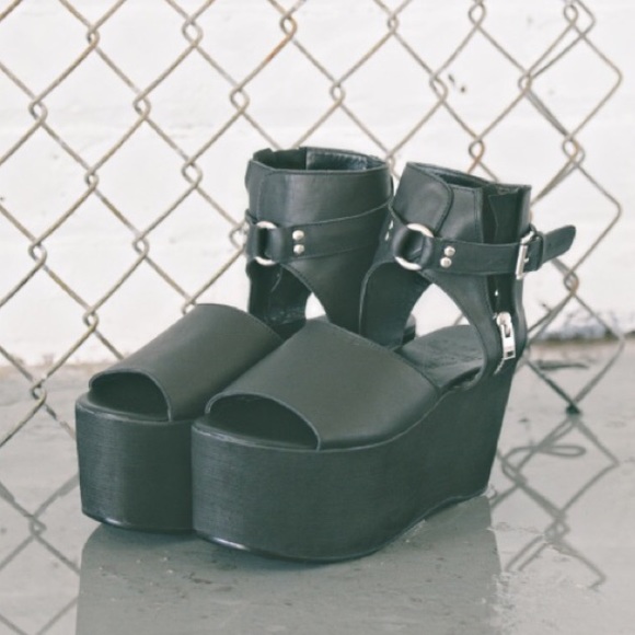 UNIF Shoes - Unif Morph Platform