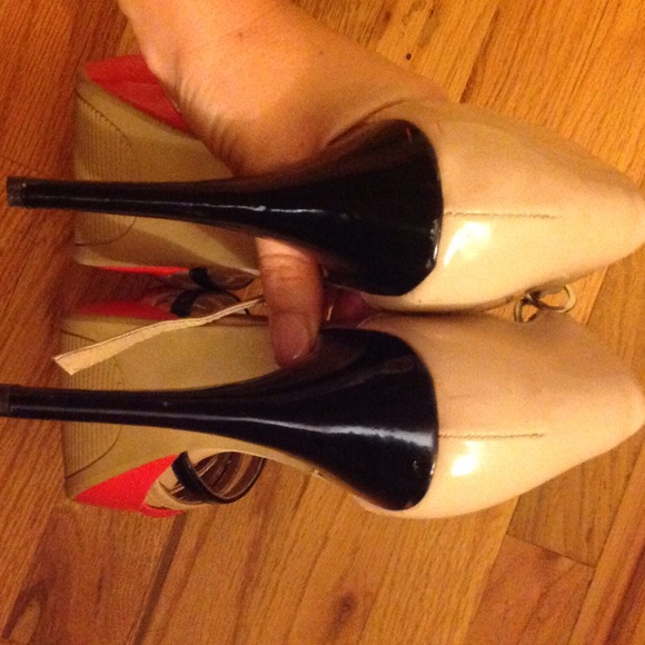 Heels - Picture 2 of 3