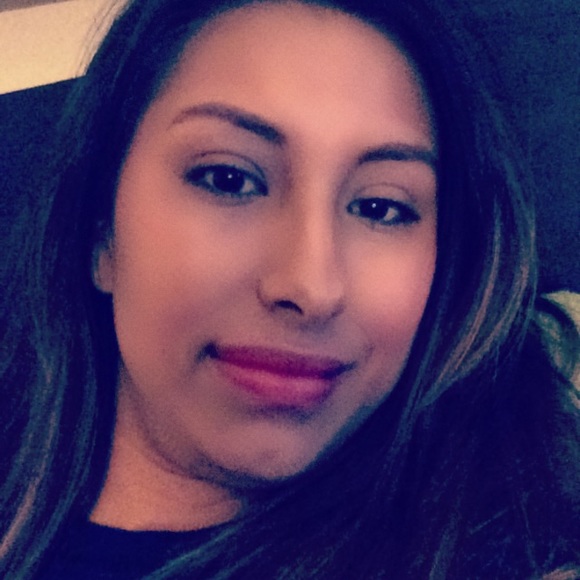 Meet your Posher, Alejandra