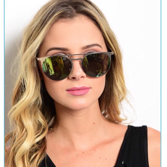 Accessories - Choice Of Fashion Sunglasses With Case