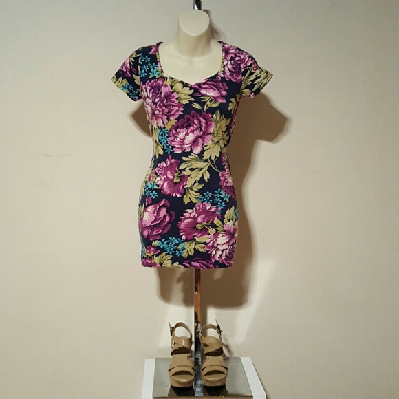 Forever 21 Dresses & Skirts - Bodycon Flora Dress
