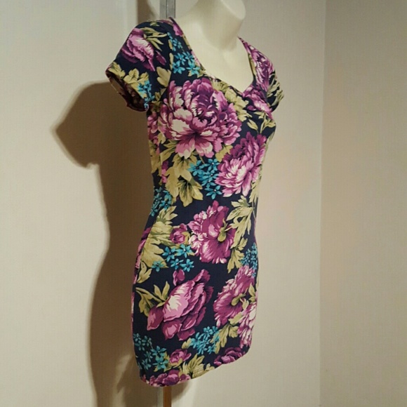 Bodycon Flora Dress - Picture 3 of 4
