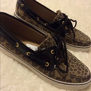 Women's 10 BRAND NEW "Sperry" shoes w/tag