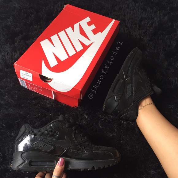 Nike Shoes - Nike air max