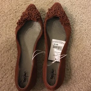 Mossimo brown flats 6.5