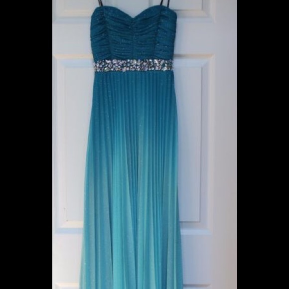 Juniors Seafoam Prom Dress - Picture 1 of 4