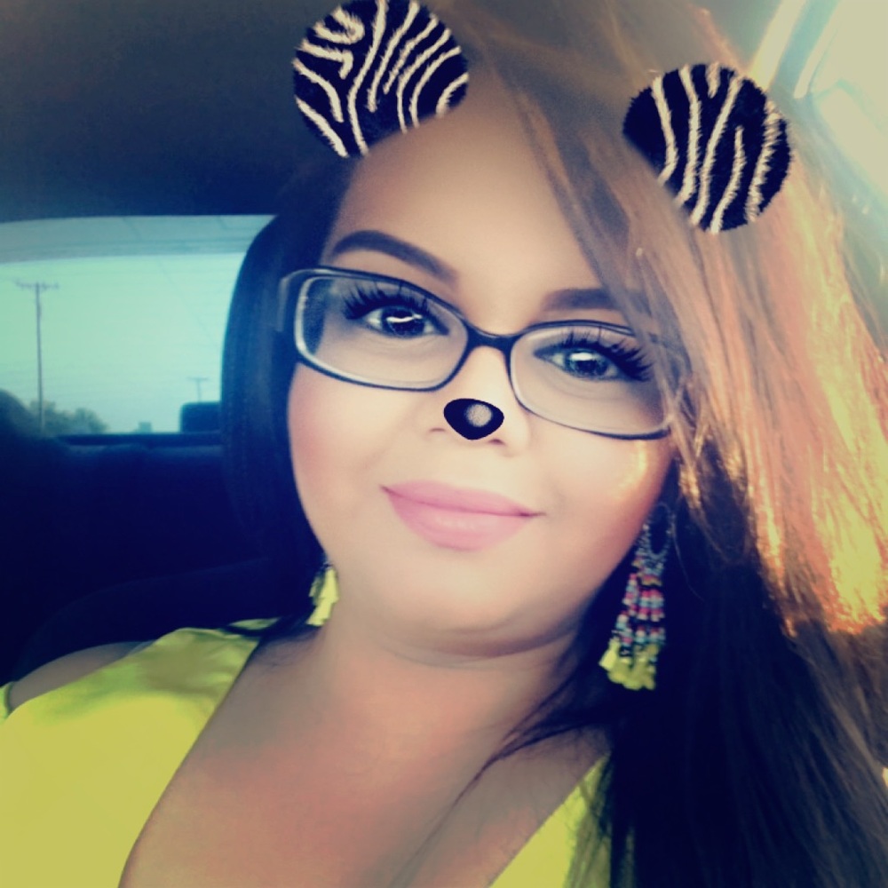 Meet your Posher, Yesenia