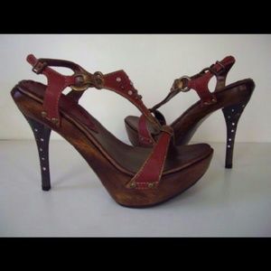 Arman Barasa Sz 8 Leather sparkly t strap heel