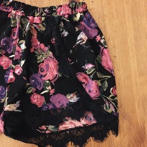 <SOLD OUT> Audrey 3+1 Florals Overlapped Shorts