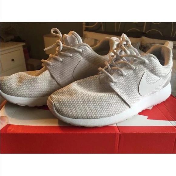 White Nike Roshe, used women's size 7