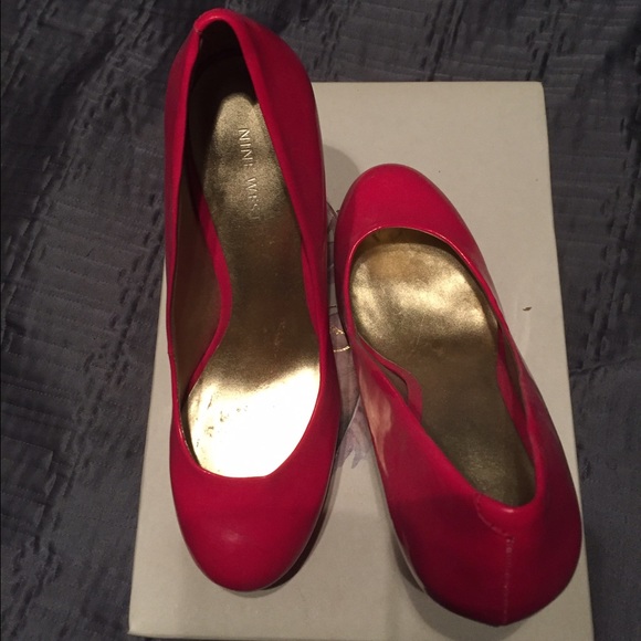 Hot pink nine west round toe pump