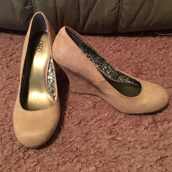 Tan wedges