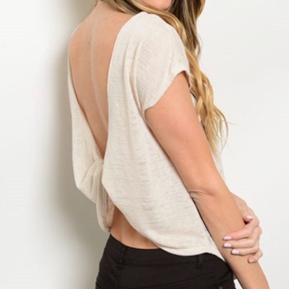 ❗️CLEARANCE❗️Back Knot Graphic Top - Picture 3 of 4