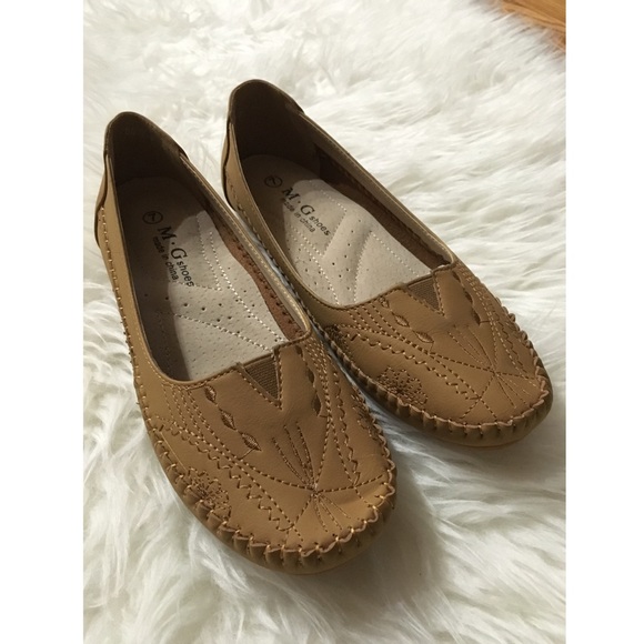 Shoes - •  Camel Aztec style flats •