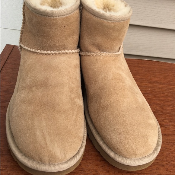 Sand mini Uggs size 5