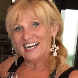 Meet your Posher, Leonora