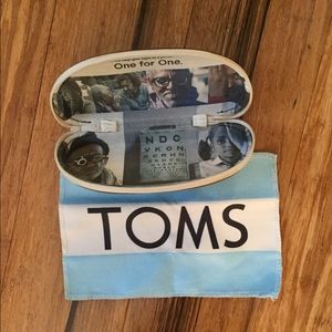TOMS Sunglasses Case and Cleaning Cloth