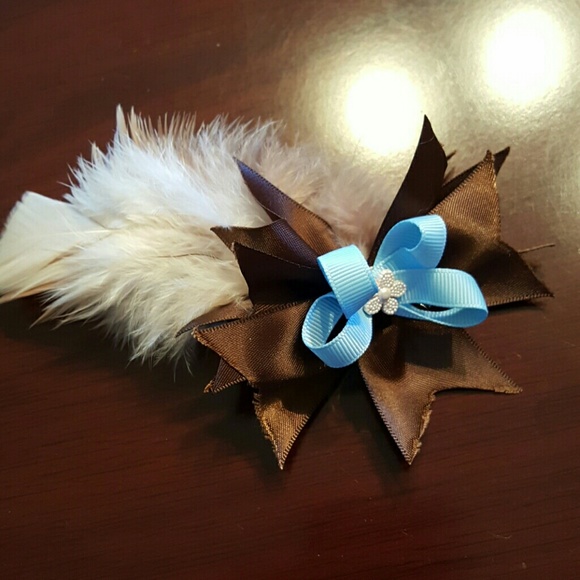 Feather bow
