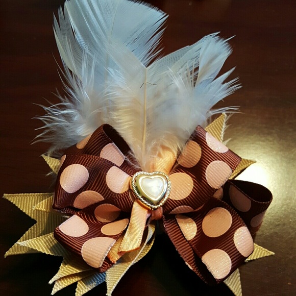 Feather bow