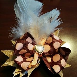 Feather bow