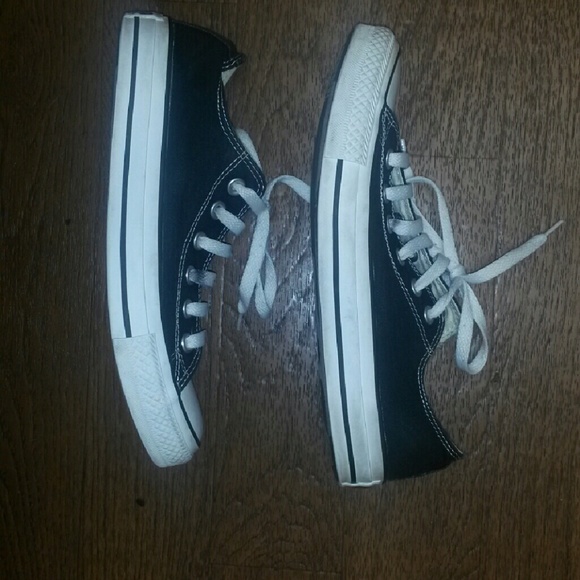 *SOLD* Black Convers women's 7.5 - Picture 2 of 4