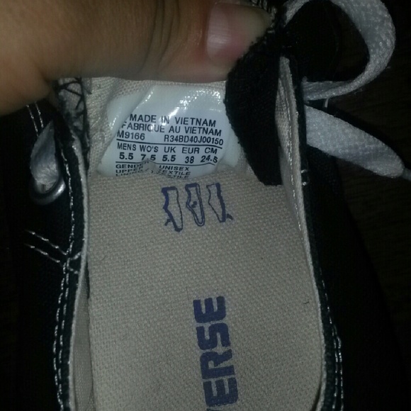*SOLD* Black Convers women's 7.5 - Picture 3 of 4