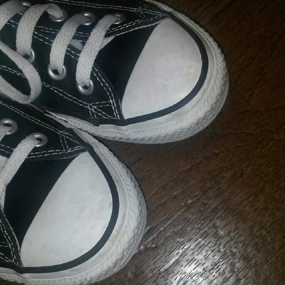 *SOLD* Black Convers women's 7.5 - Picture 4 of 4