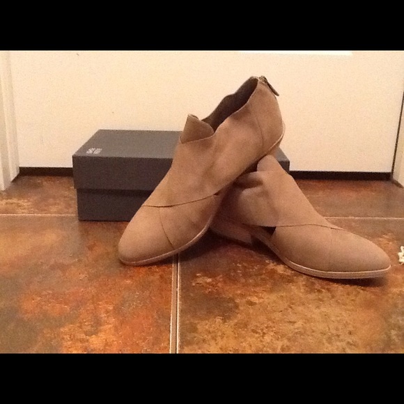 Eileen Fisher Tumbled Wheat Nubuck Shoes