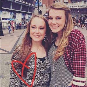 Meet your Posher, Kinzi