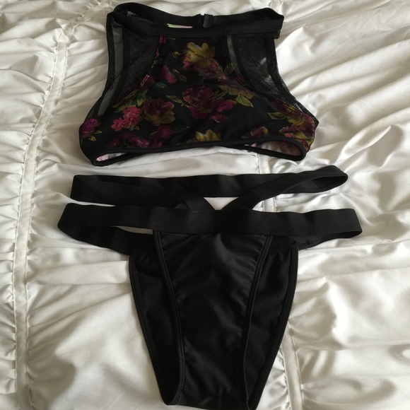 Black bikini with print top