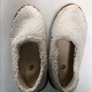 Acorn Women's MOC Slippers, gently used.