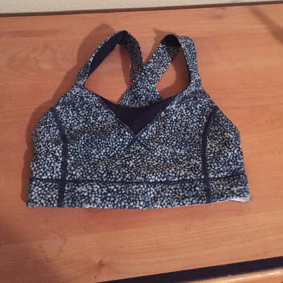 Lulu sports bra size 2 w/mesh front