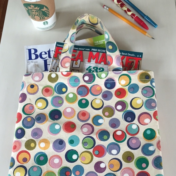 Canvas Retro Chic "Mag Bag" from Borders - Picture 2 of 3