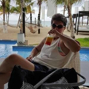 Meet your Posher, Shirley